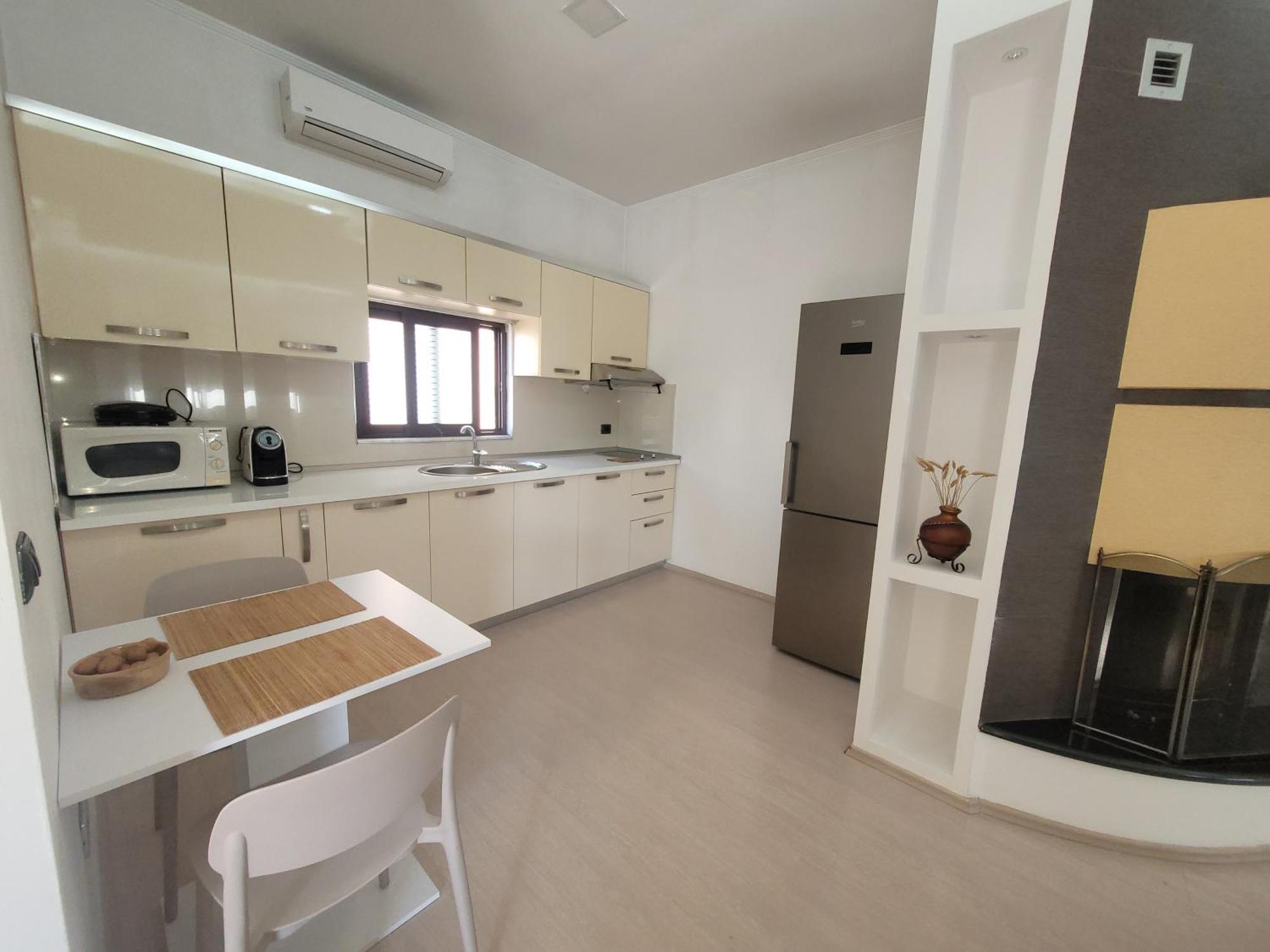 An Apartment With Fireplace Tiranë Eksteriør bilde
