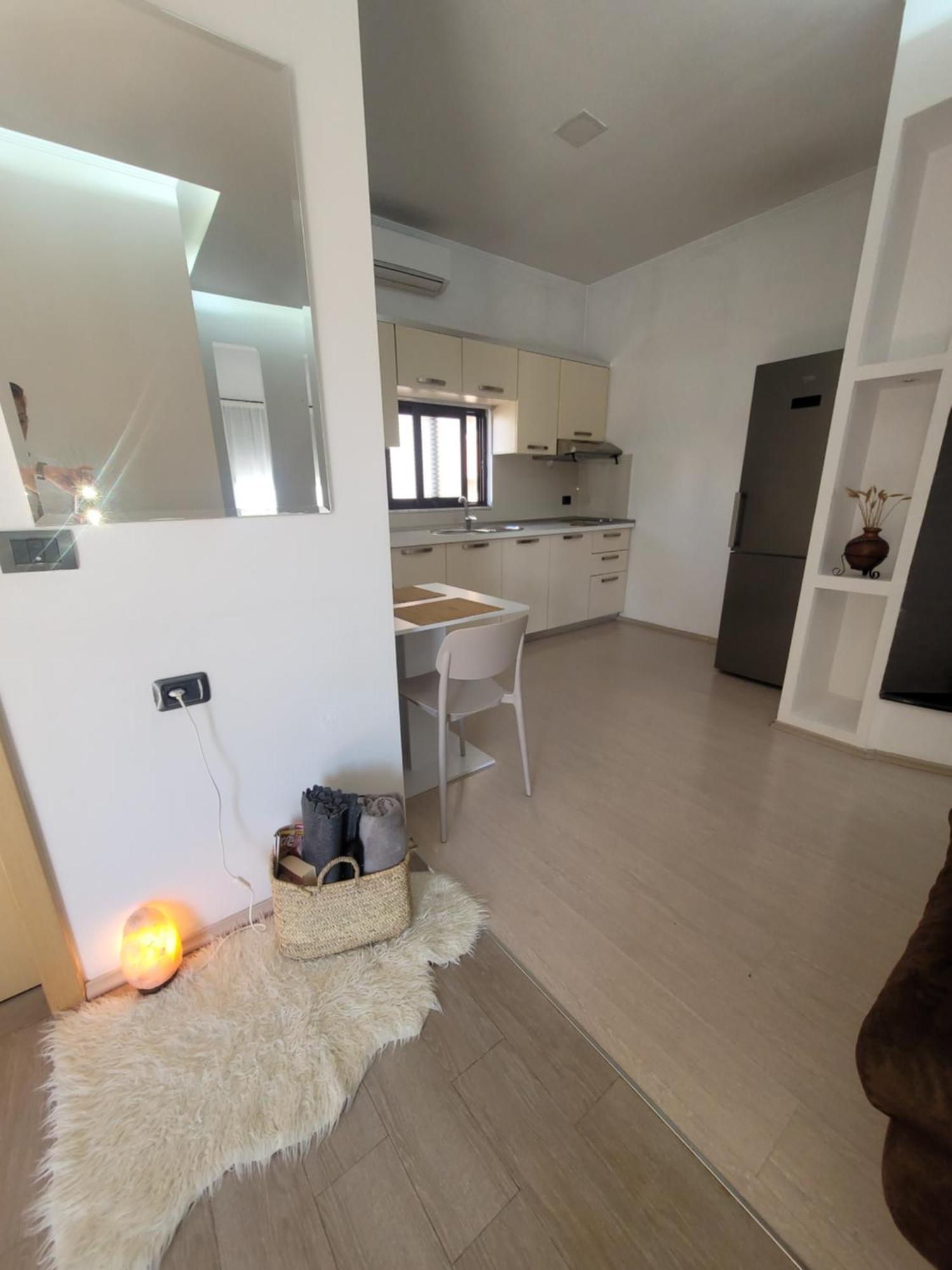 An Apartment With Fireplace Tiranë Eksteriør bilde